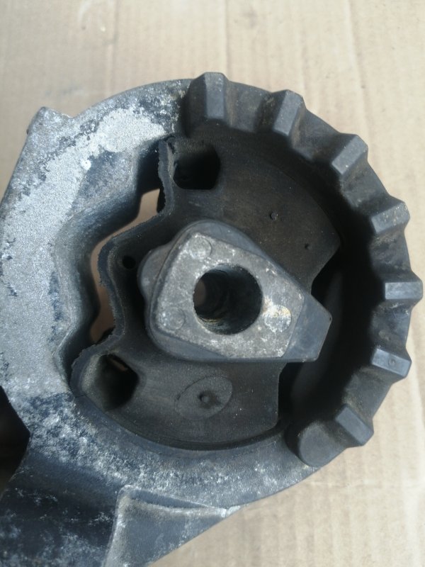 Подушка акпп MINI HATCH R50 W10B16A Подушка акпп MINI HATCH R50 W10B16A