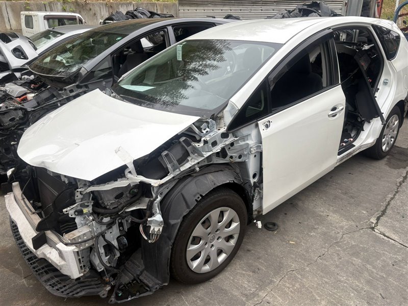 Радиатор двс для TOYOTA PRIUS ALPHA ZVW41 2ZRFXE, 1640037260, 1640037260 1 ракурс Радиатор двс для TOYOTA PRIUS ALPHA ZVW41 2ZRFXE, 1640037260, 1640037260 1 ракурс