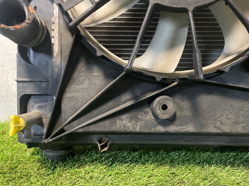 Радиатор двс для TOYOTA PRIUS ALPHA ZVW41 2ZRFXE, 1640037260, 1640037260 9 ракурс Радиатор двс для TOYOTA PRIUS ALPHA ZVW41 2ZRFXE, 1640037260, 1640037260 9 ракурс