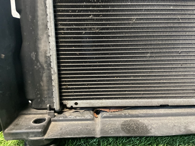Радиатор двс для TOYOTA PRIUS ALPHA ZVW41 2ZRFXE, 1640037260, 1640037260 17 ракурс Радиатор двс для TOYOTA PRIUS ALPHA ZVW41 2ZRFXE, 1640037260, 1640037260 17 ракурс