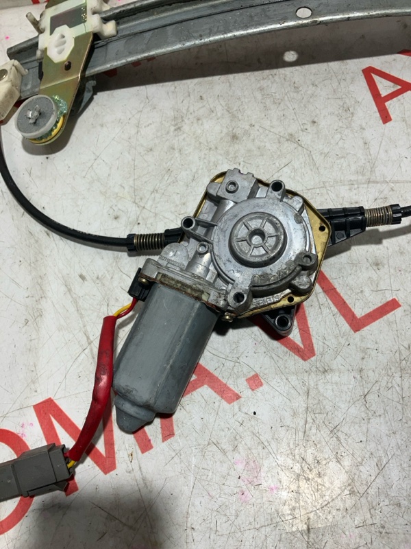 Стеклоподъемник передний правый TOWNCAR 1998 FN145 MODULAR V8 Стеклоподъемник передний правый TOWNCAR 1998 FN145 MODULAR V8