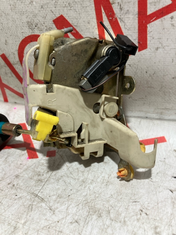 Замок двери передний правый TOWNCAR 1998 FN145 MODULAR V8