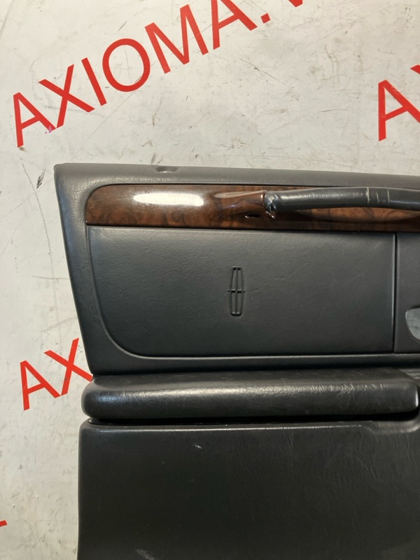 Обшивка дверей передняя левая TOWNCAR 1998 FN145 MODULAR V8