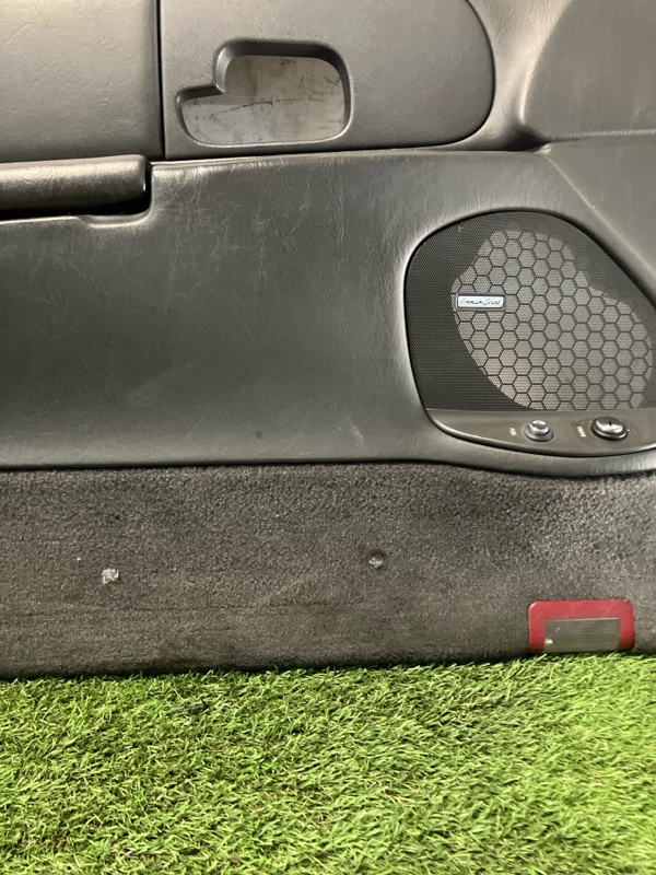 Обшивка дверей передняя левая TOWNCAR 1998 FN145 MODULAR V8