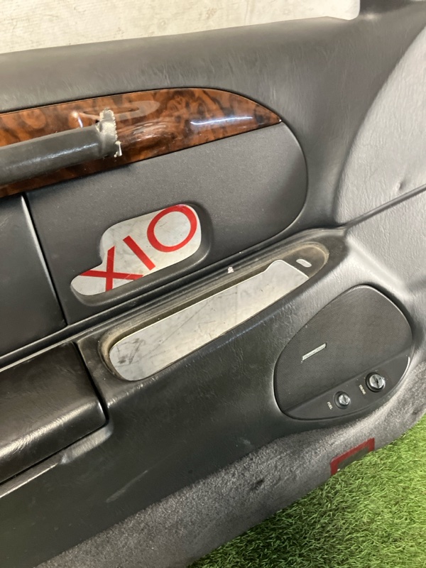 Обшивка дверей передняя левая TOWNCAR 1998 FN145 MODULAR V8