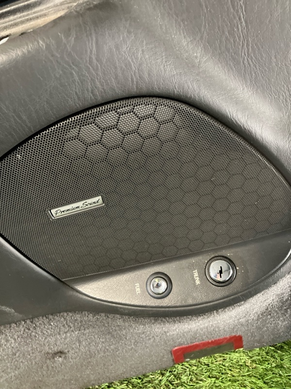 Обшивка дверей передняя левая TOWNCAR 1998 FN145 MODULAR V8