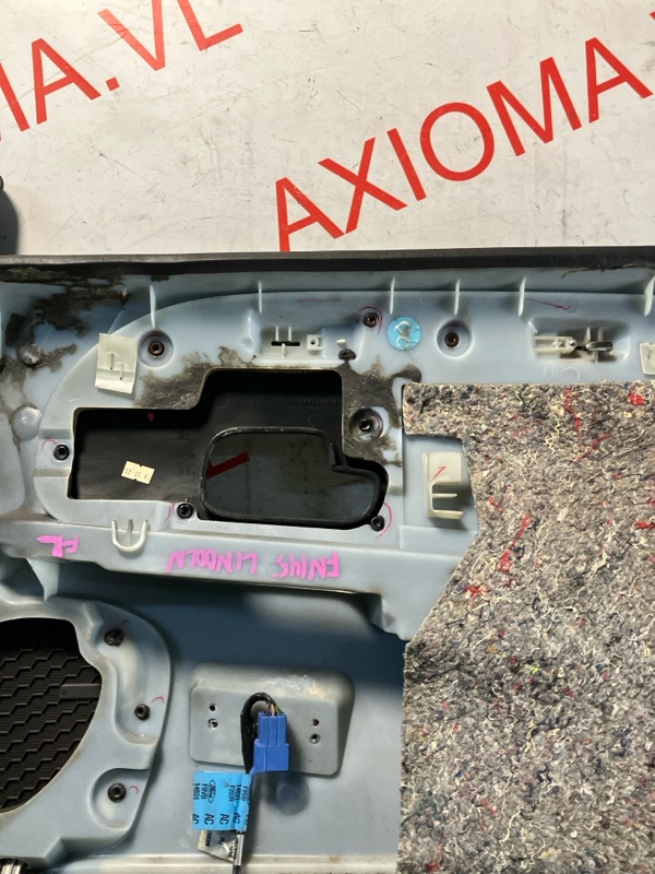 Обшивка дверей передняя левая TOWNCAR 1998 FN145 MODULAR V8