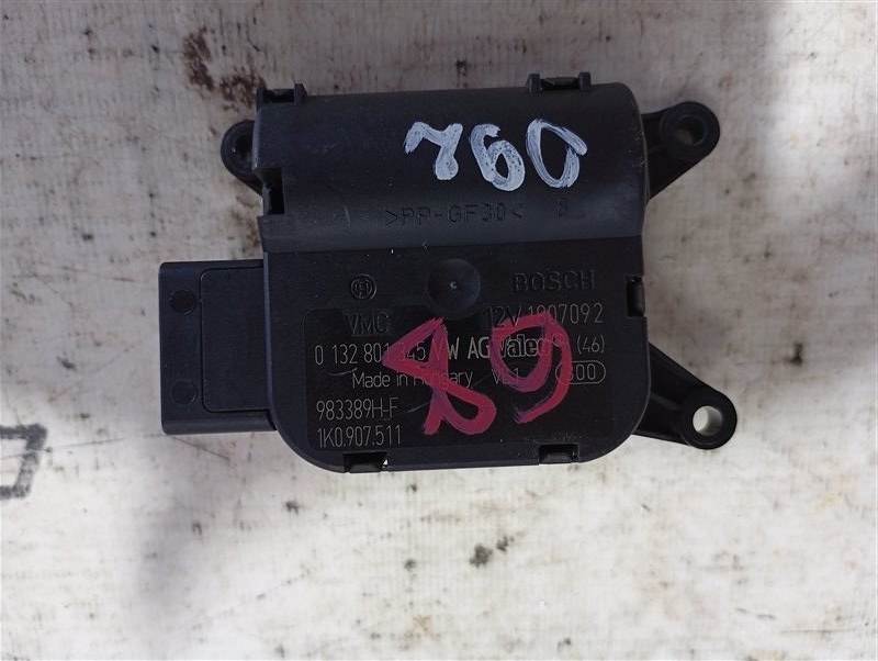 Сервопривод заслонки печки Audi A3 8P 1.8 CDA Сервопривод заслонки печки Audi A3 8P 1.8 CDA