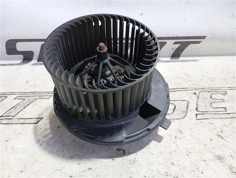 Запчасть мотор печки Volkswagen Touran 2011 1T 1.4 CAV 1K2819015C контрактная Мотор печки Volkswagen Touran 2011 1T 1.4 CAV 1K2819015C контрактная