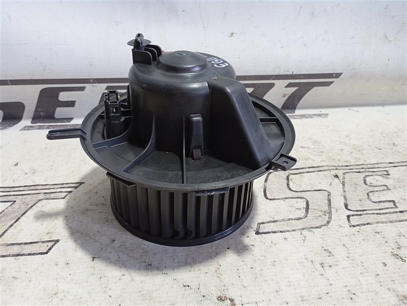 Мотор печки Touran 2011 1T 1.4 CAV Мотор печки Touran 2011 1T 1.4 CAV