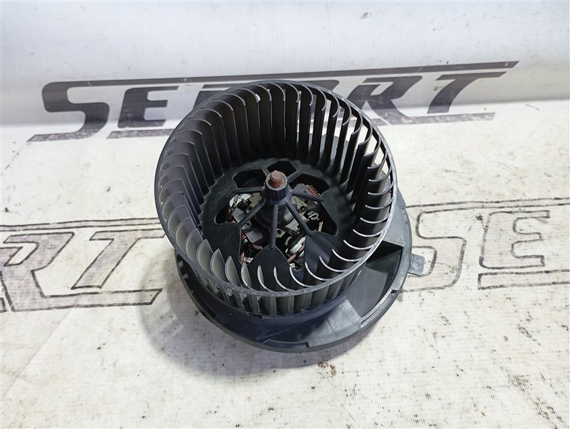 Мотор печки Touran 2011 1T 1.4 CAV Мотор печки Touran 2011 1T 1.4 CAV