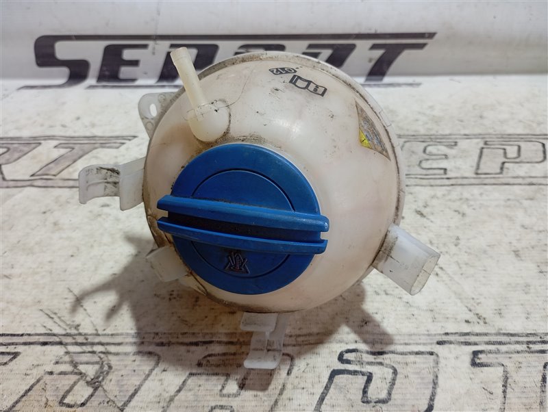 Бачок расширительный Volkswagen Passat B7 1.4 CAXA