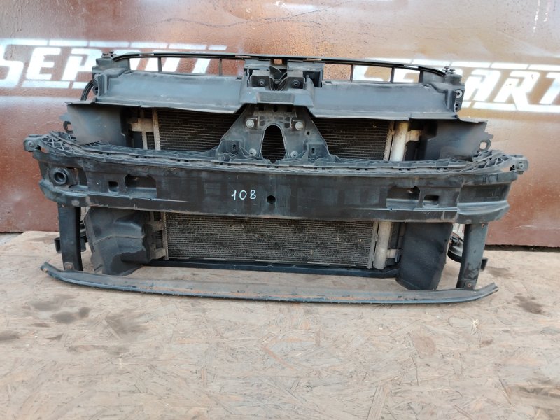 Кассета радиаторов в сборе с телевизором Volkswagen Passat 2016 B8 5Q0121251GD контрактная