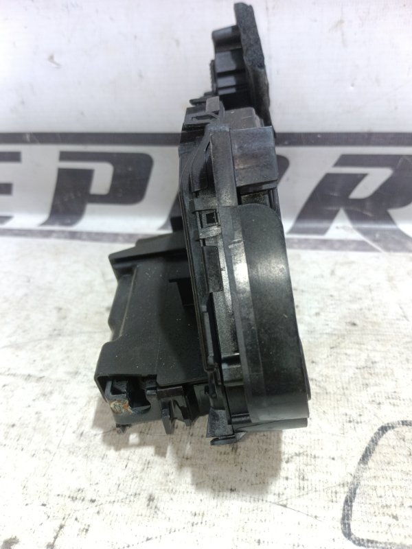 Замок двери задний правый Octavia 2017 A7 1.4 CZD