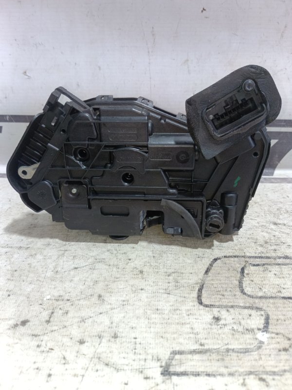 Замок двери задний правый Octavia 2017 A7 1.4 CZD