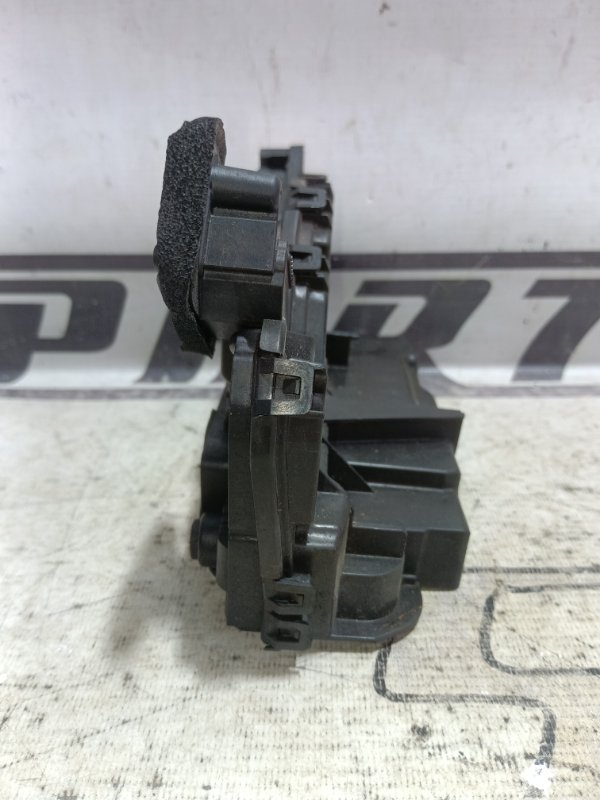 Замок двери задний правый Octavia 2017 A7 1.4 CZD