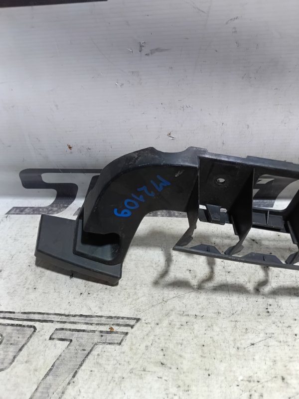 Кронштейн бампера задний правый Octavia 2017 A7 1.4 CZD