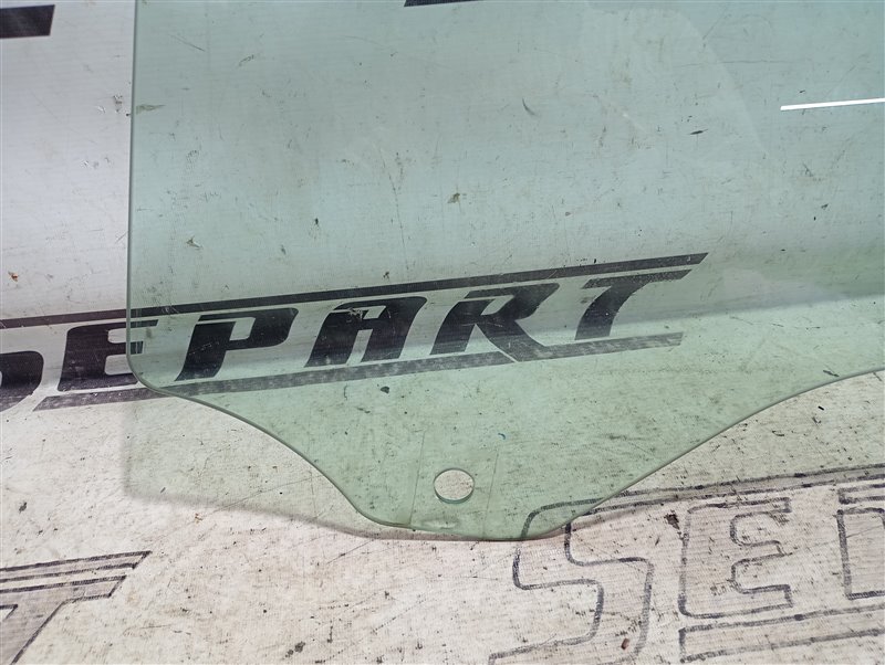 Стекло двери переднее левое Volkswagen Touareg 4.2 BAR