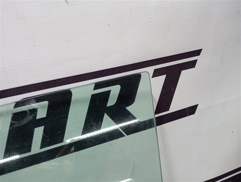 Стекло двери переднее левое Touareg 2008 4.2 BAR