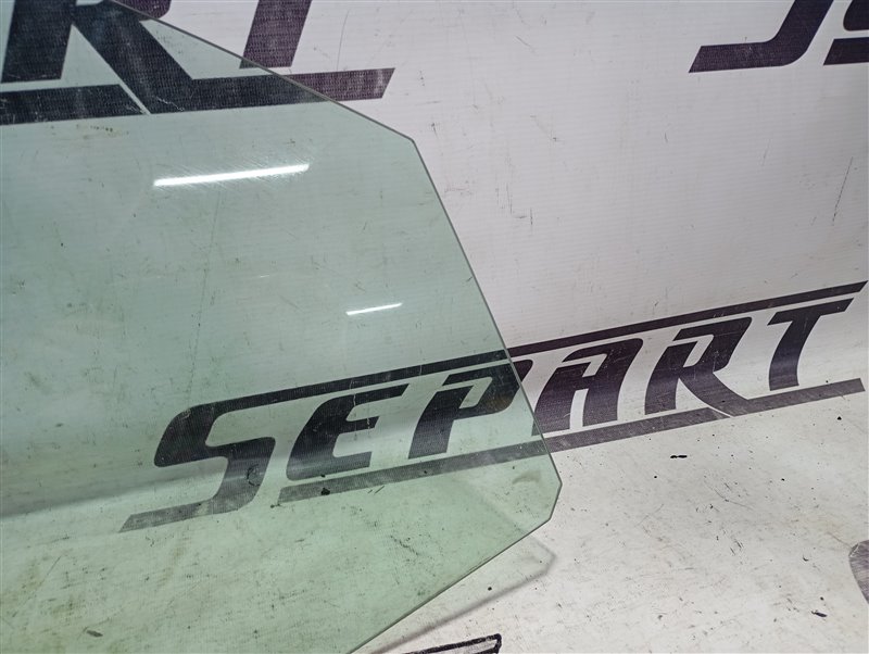Стекло двери переднее правое Passat 2008 B6 1.8 BZB
