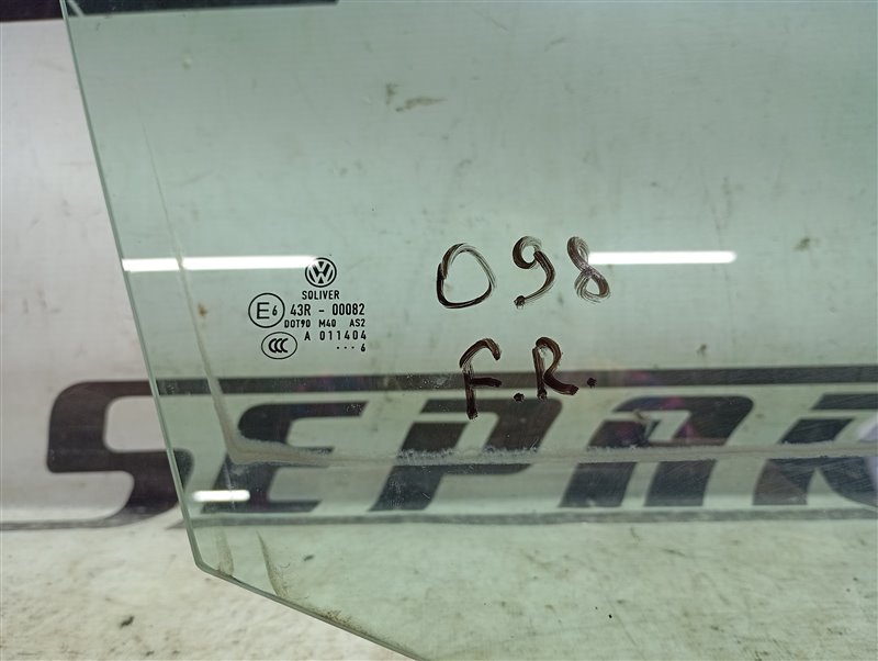 Стекло двери переднее правое Passat 2006 B6 2.0 BWA