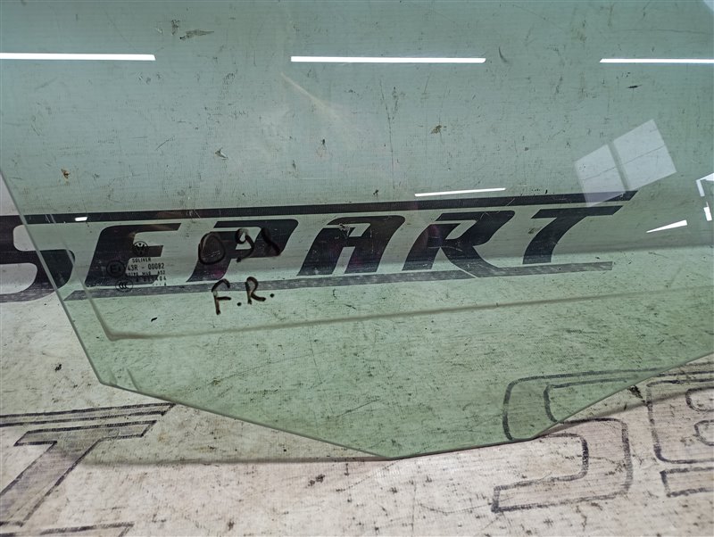 Стекло двери переднее правое Passat 2006 B6 2.0 BWA