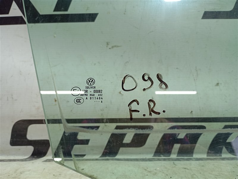 Стекло двери переднее правое Passat 2006 B6 2.0 BWA