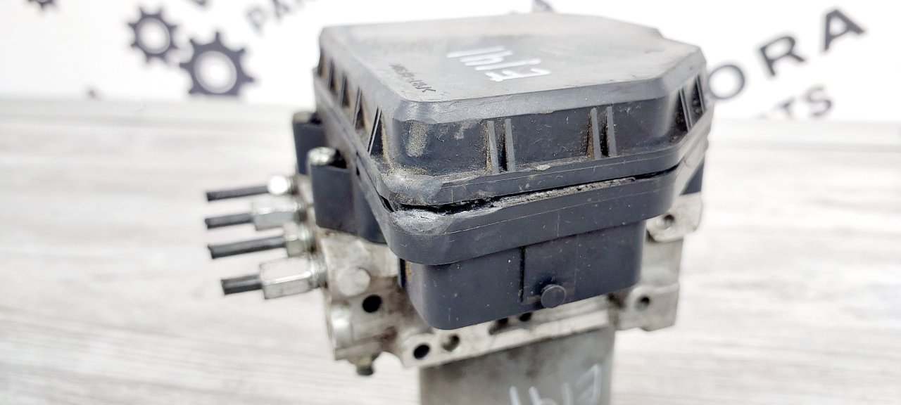 Блок ABS 6 GJ 2013 Седан 2.0