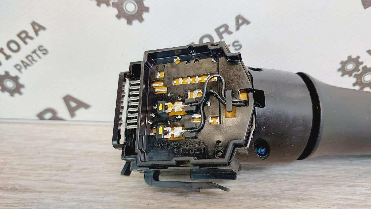 Переключатель подрулевой правый C-Crosser 2009 EP DW12MTED4 Переключатель подрулевой правый C-Crosser 2009 EP DW12MTED4