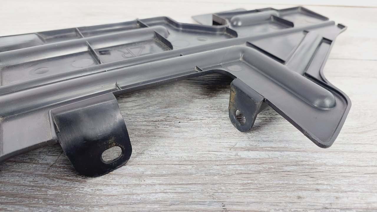 Дефлектор радиатора правый Avensis 2007 T250 1ZZFE