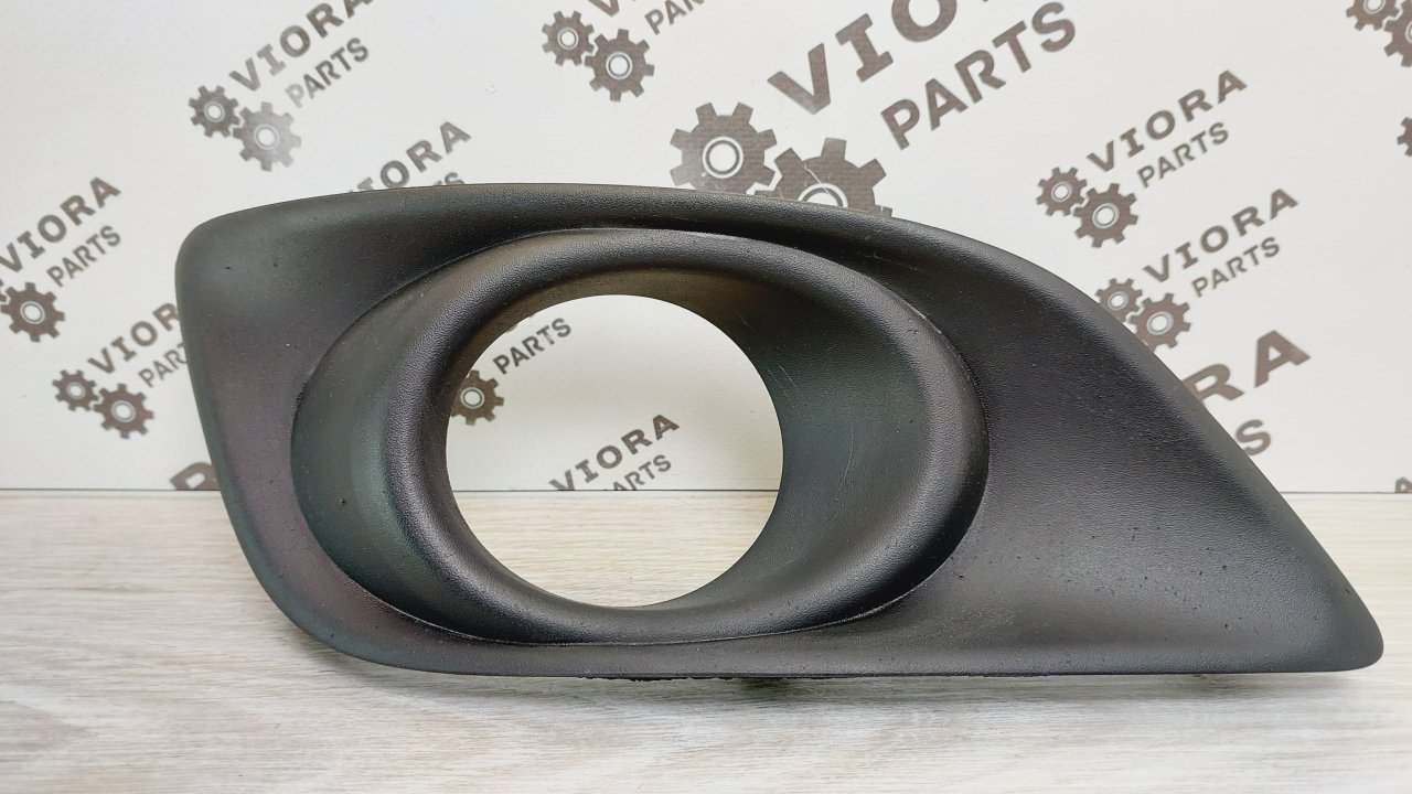 Накладка противотуманной фары правая Toyota Avensis 2007 T250 1ZZFE 5212705030 контрактная