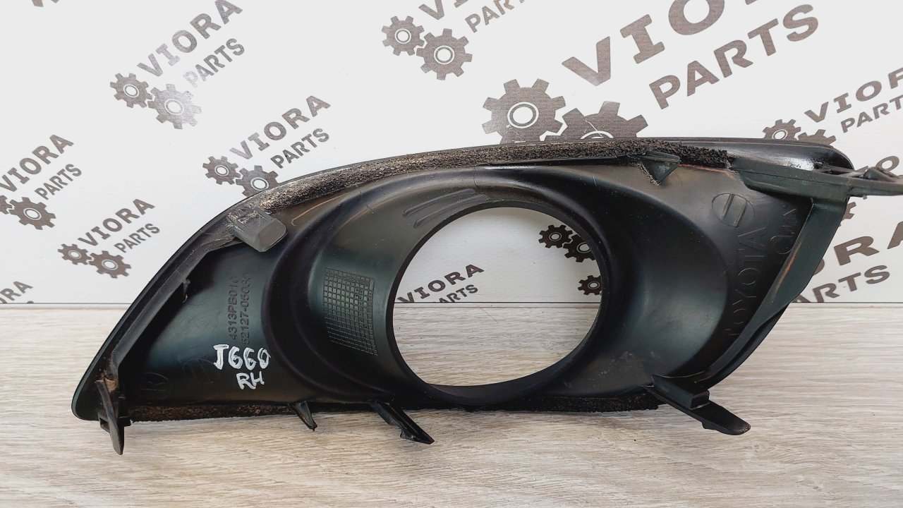 Накладка противотуманной фары правая Avensis 2007 T250 1ZZFE