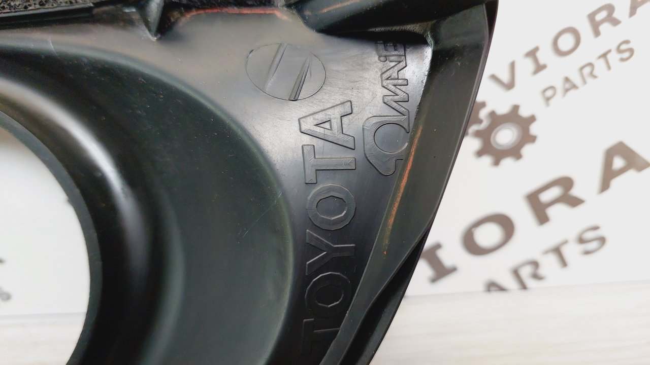 Накладка противотуманной фары правая Avensis 2007 T250 1ZZFE