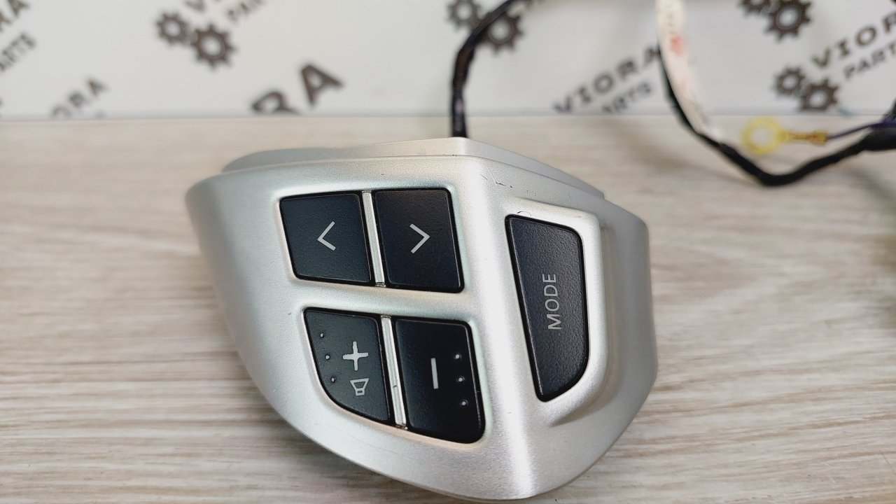 Кнопки руля C-Crosser 2009 EP DW12MTED4