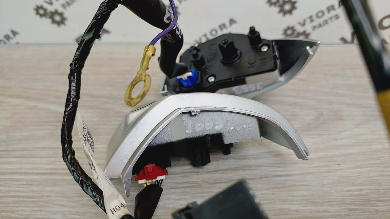 Кнопки руля C-Crosser 2009 EP DW12MTED4