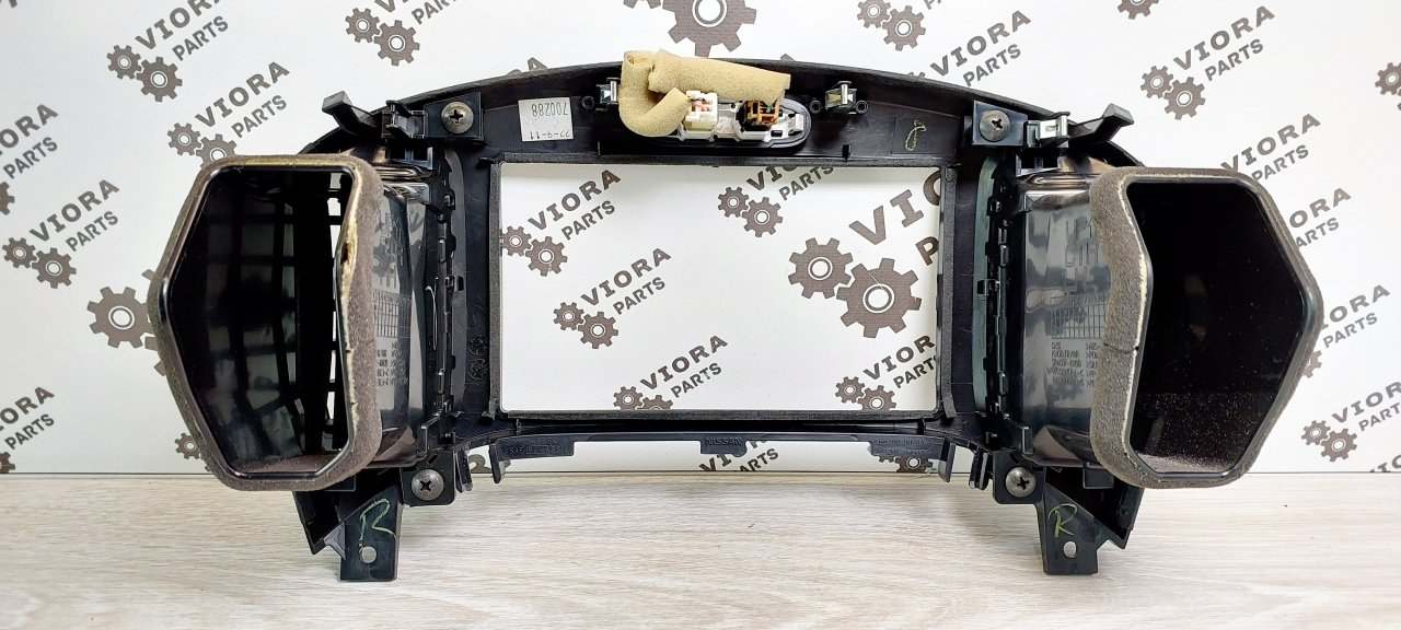 Рамка магнитолы Juke 2011 YF15 1.6 HR16DE Рамка магнитолы Juke 2011 YF15 1.6 HR16DE