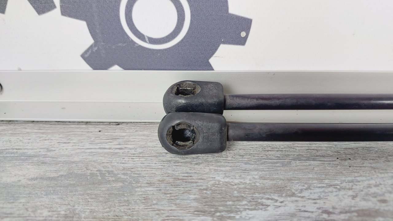 Амортизатор крышки багажника Colt 2011 Z30 Z34A