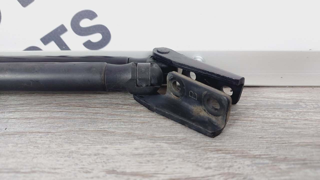 Амортизатор крышки багажника Colt 2011 Z30 Z34A