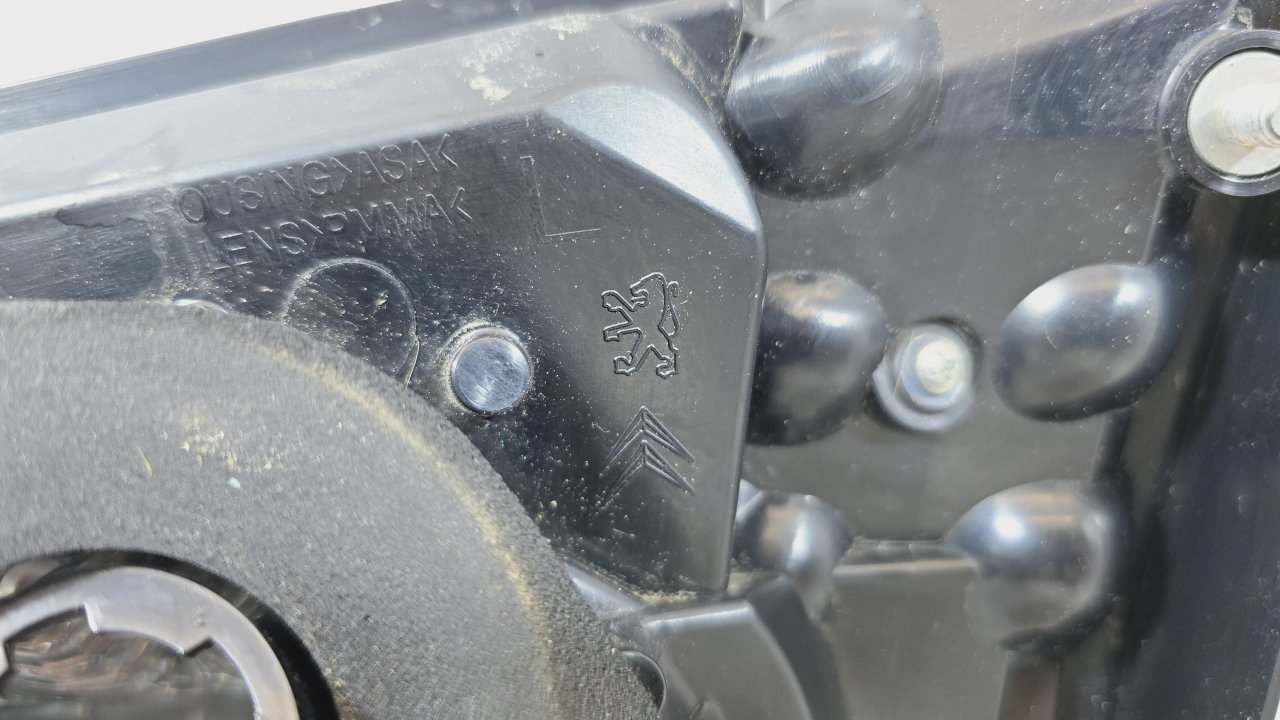 Фонарь в крышку багажника задний левый C-Crosser 2009 EP 4HN