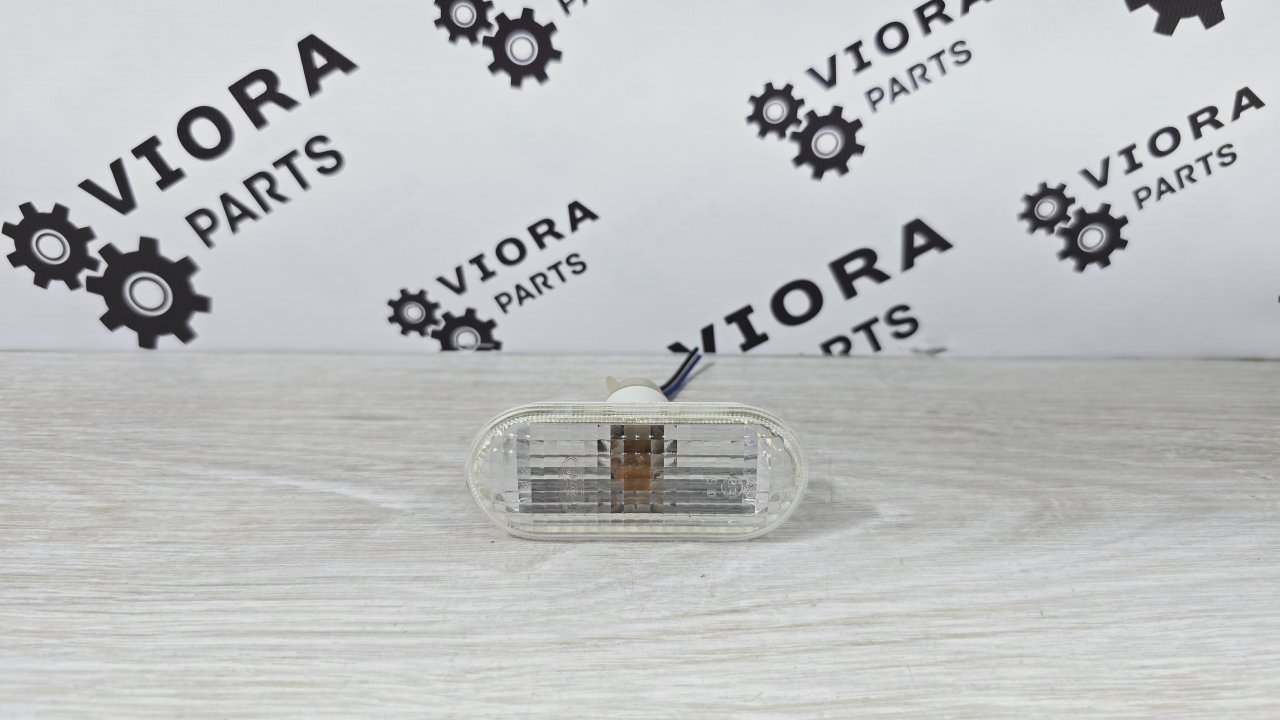 Запчасть повторитель поворота Ford Fusion 2007 JU FXJA 1336185 контрактная Повторитель поворота Ford Fusion 2007 JU FXJA 1336185 контрактная