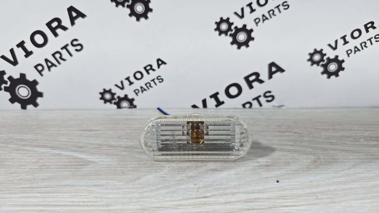 Повторитель поворота Ford Fusion 2009 JU FYJA 1336185 контрактная