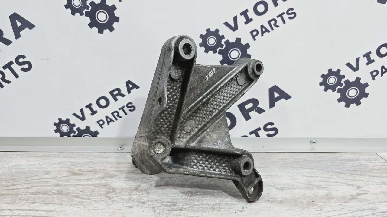 Кронштейн МКПП Juke 2012 YF15 HR16DE