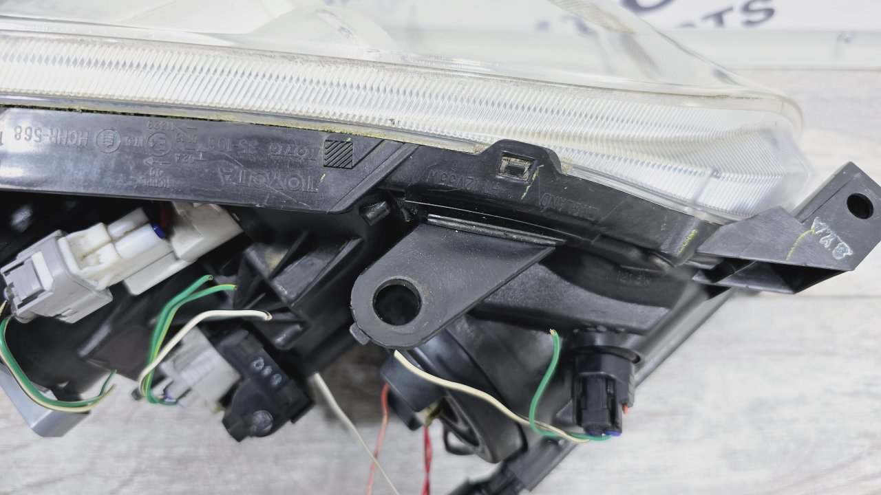 Фара галогеновая левая Avensis 2007 T250 1ZZFE