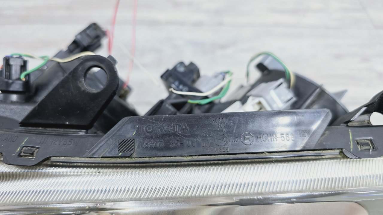 Фара галогеновая левая Avensis 2007 T250 1ZZFE