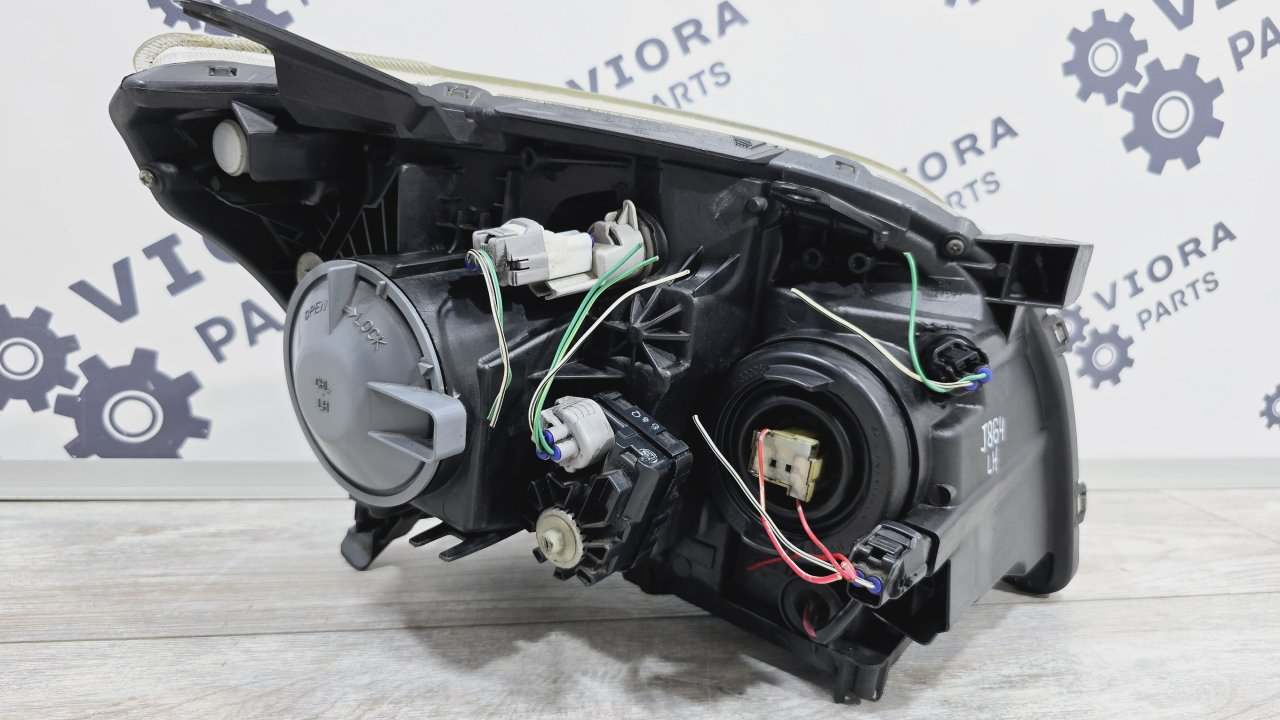 Фара галогеновая левая Avensis 2007 T250 1ZZFE