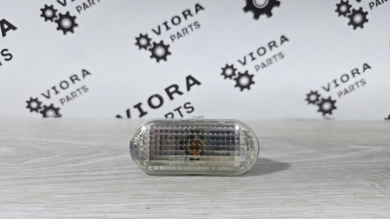 Повторитель поворота Ford Fusion 2011 JU FXJC 1336185 контрактная