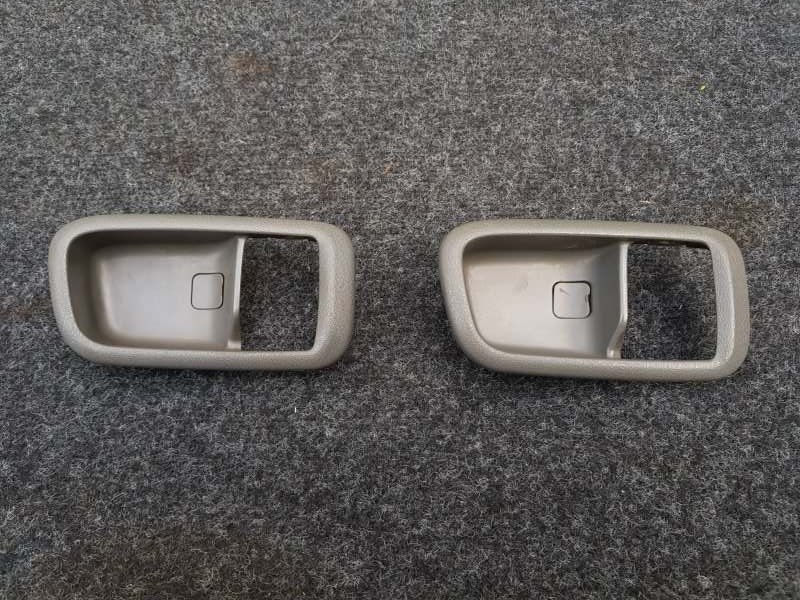 Накладка внутренней ручки двери правая toyota chaser 1997 jzx100 69205-22080-E0 контрактная