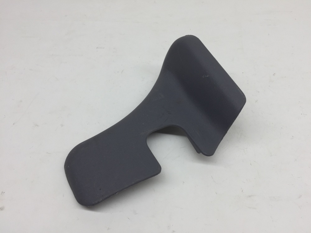 Заглушка полозьев сиденья Toyota soarer 1994 JZZ30 1JZ-GTE 72157-24020 контрактная