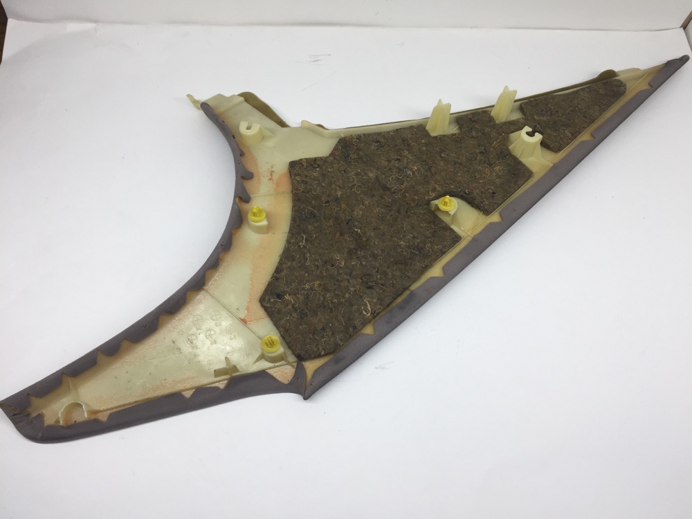 Накладка на стойку кузова задняя правая aristo 1997 JZS160 2JZ-GE