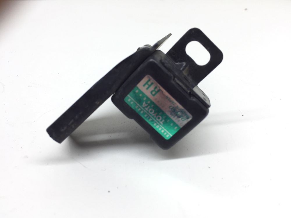 Датчик подушки безопасности передний правый Toyota aristo JZS160 2JZ-GE Датчик подушки безопасности передний правый Toyota aristo JZS160 2JZ-GE